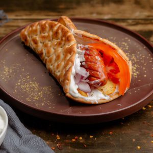 Cârnat grecesc la pita