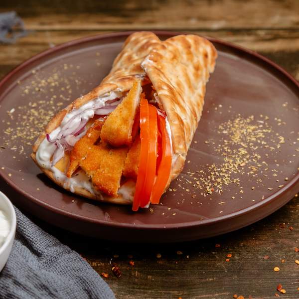 Șnițel pui la pita